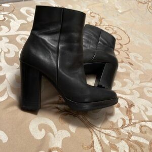 NWOT leather black ankle boots, side zipper. Platform 3/4”, block heel 4 3/4”.